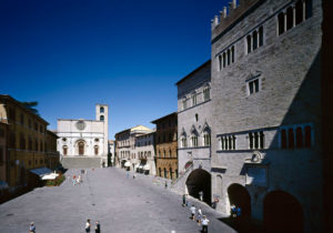 Der zentrale Platz in Todi Piazza del Popolo. © George Tagte