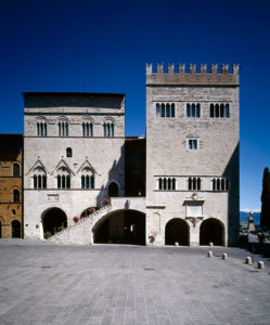 Einer der Palazzi Comunali, in dem die Stadtverwaltung und auch der Bürgermeister sitzt. © George Tagte