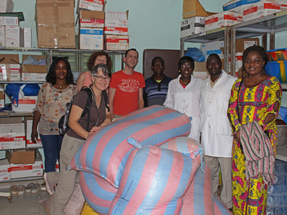 Übergabe der Nahrungsmittelspende an die Kinderstation des „Hôpital de l’Amitié“ in Koudougou